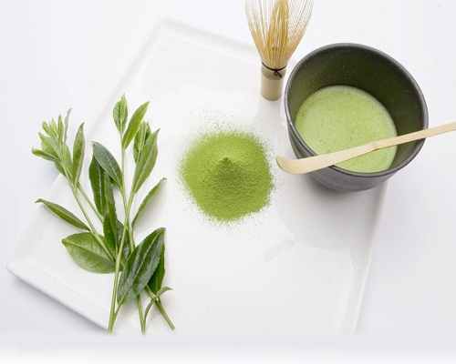 sử dụng hỗn hợp trà xanh trứng mật ong